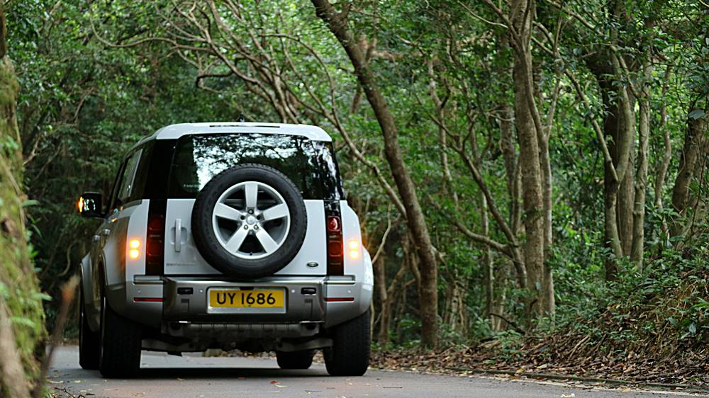 長測報告 Land Rover Defender 110 P400 SE 7S