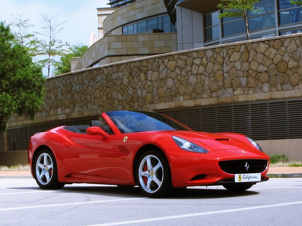 雙重性格 Ferrari California