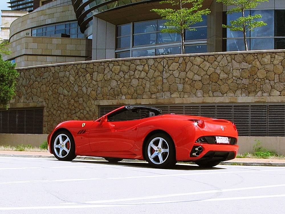 雙重性格 Ferrari California