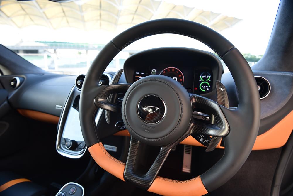 雪邦賽道激試麥拿侖570S