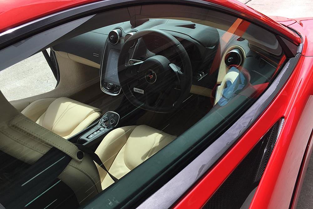 雪邦賽道激試麥拿侖570S