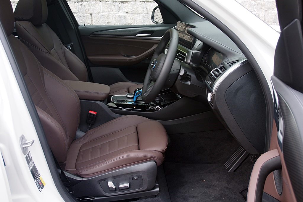 電動後驅BMW iX3