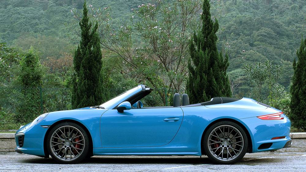 鬧巿中的邁亞美藍蝶 Porsche 911 Carrera 4S Cabriolet