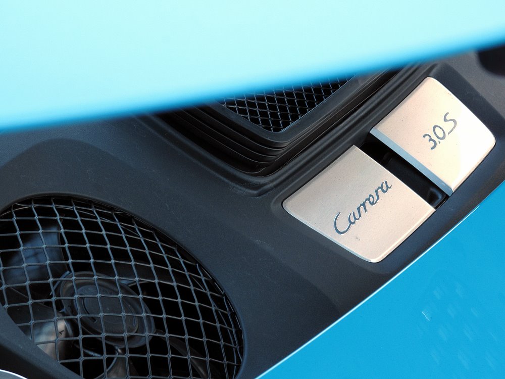 鬧巿中的邁亞美藍蝶 Porsche 911 Carrera 4S Cabriolet