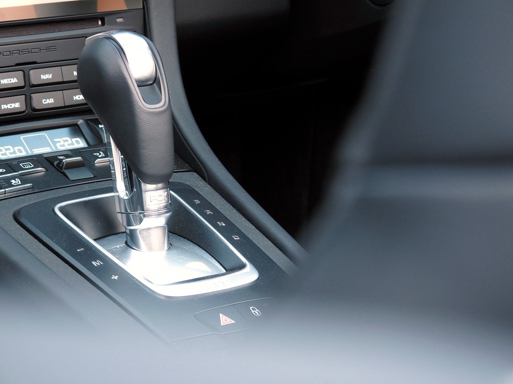 鬧巿中的邁亞美藍蝶 Porsche 911 Carrera 4S Cabriolet