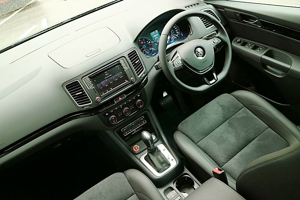 齊裝抵玩 Volkswagen Sharan 280 TSI Team