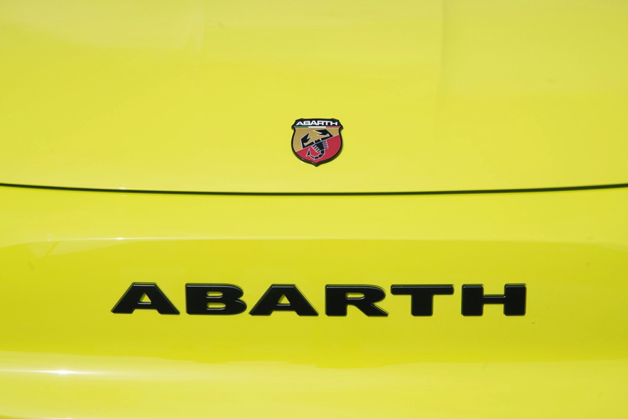  最緊要好玩  Abarth 500e