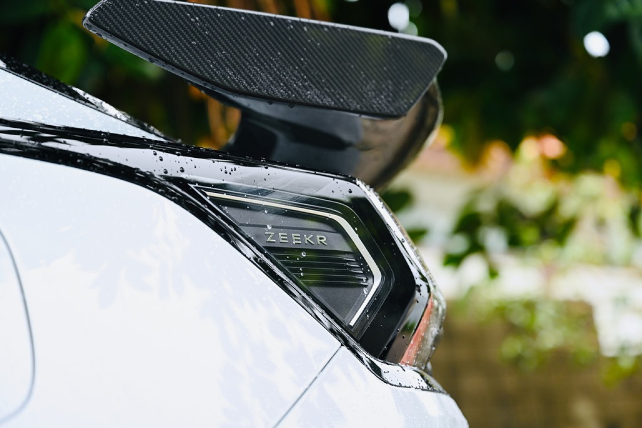 1300匹馬力 Zeekr 001 FR