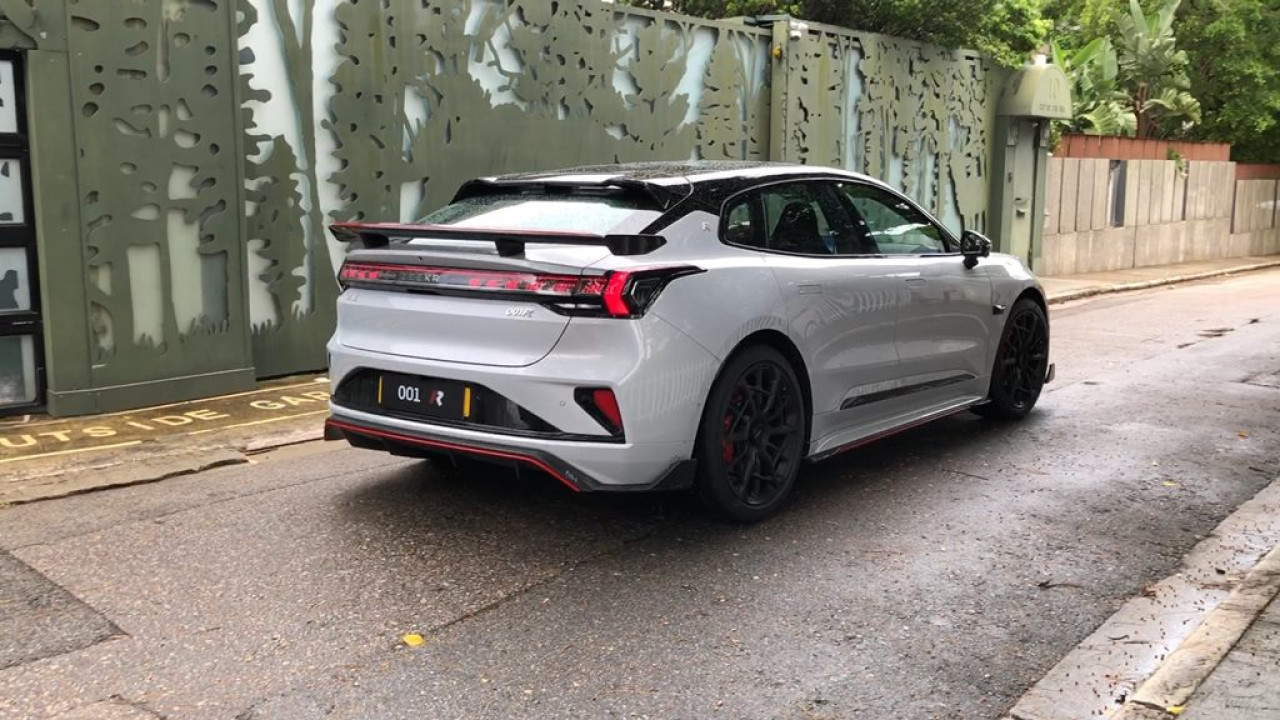 1300匹馬力 Zeekr 001 FR