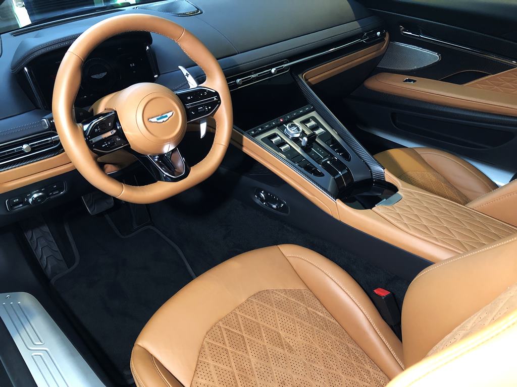 Aston Martin DB12 來港展出