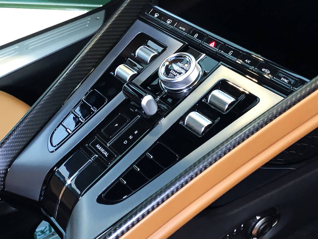 Aston Martin DB12 來港展出