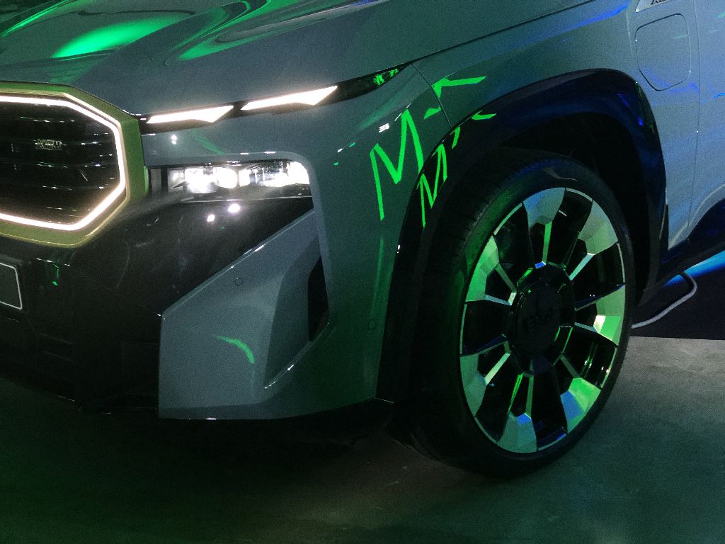 BMW XM是車迷的插電混能SUV大玩具