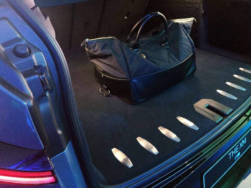 BMW XM是車迷的插電混能SUV大玩具