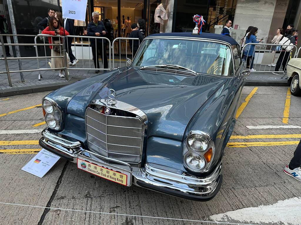 <strong>Best Convertible</strong>:1964 Mercedes-Benz 220SE