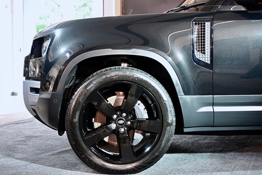 Land Rover Defender 130 在香港推出