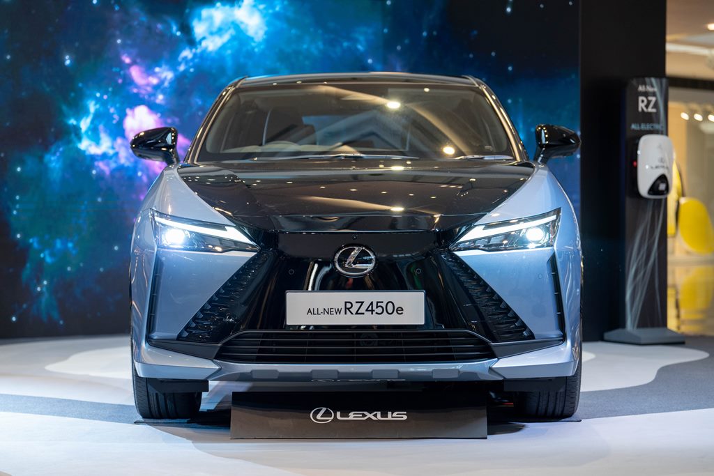 Lexus RZ450e