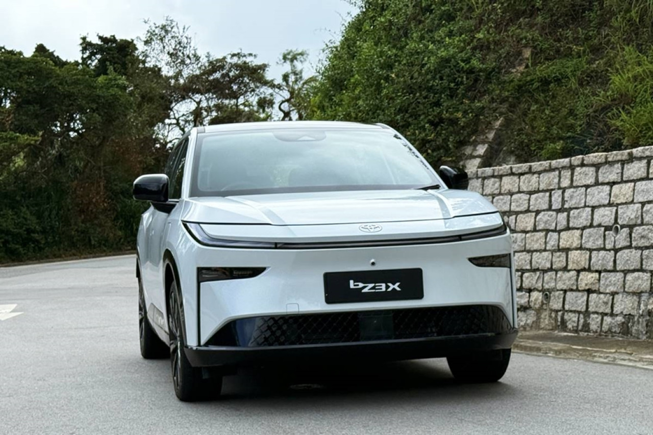 bz3X 長x闊x高：4,600 x 1,850 x 1,645mm