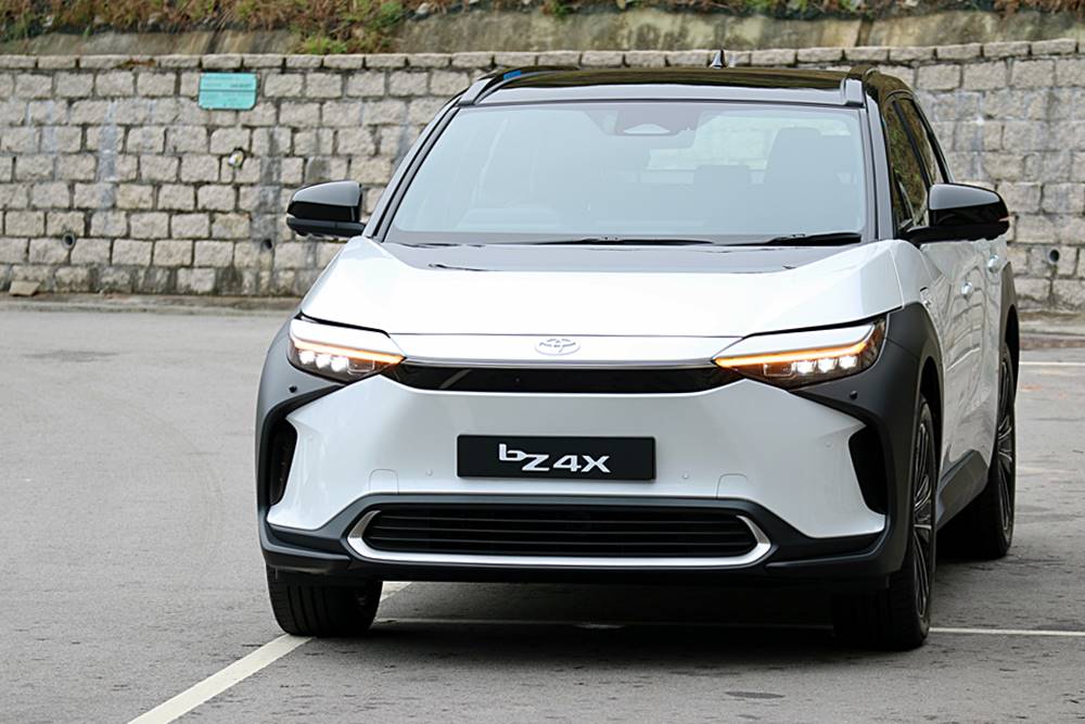 bz4X 長x闊x高：4,690 x 1,860 x 1,650mm